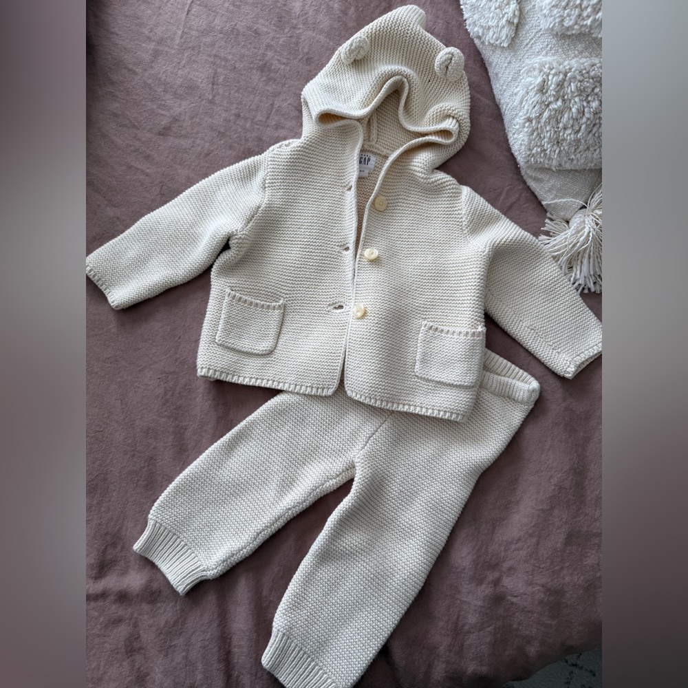 New WOT baby gap knitted set